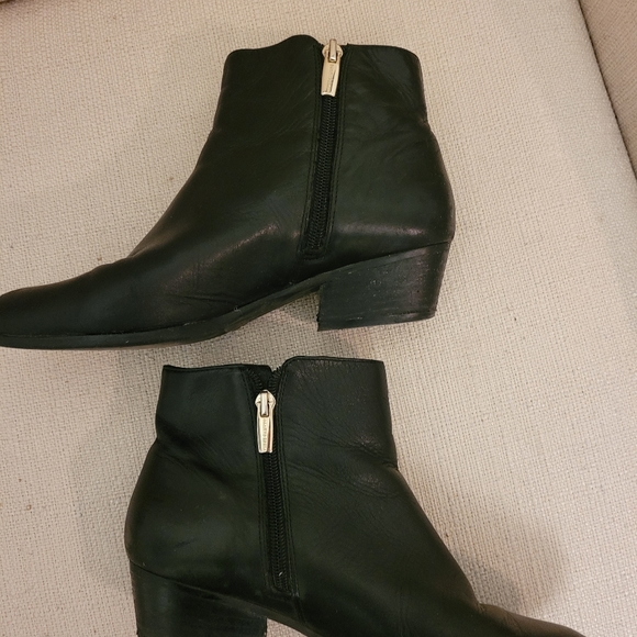 Vince Camuto Leather Boots. Size 8.5. - Picture 5 of 8
